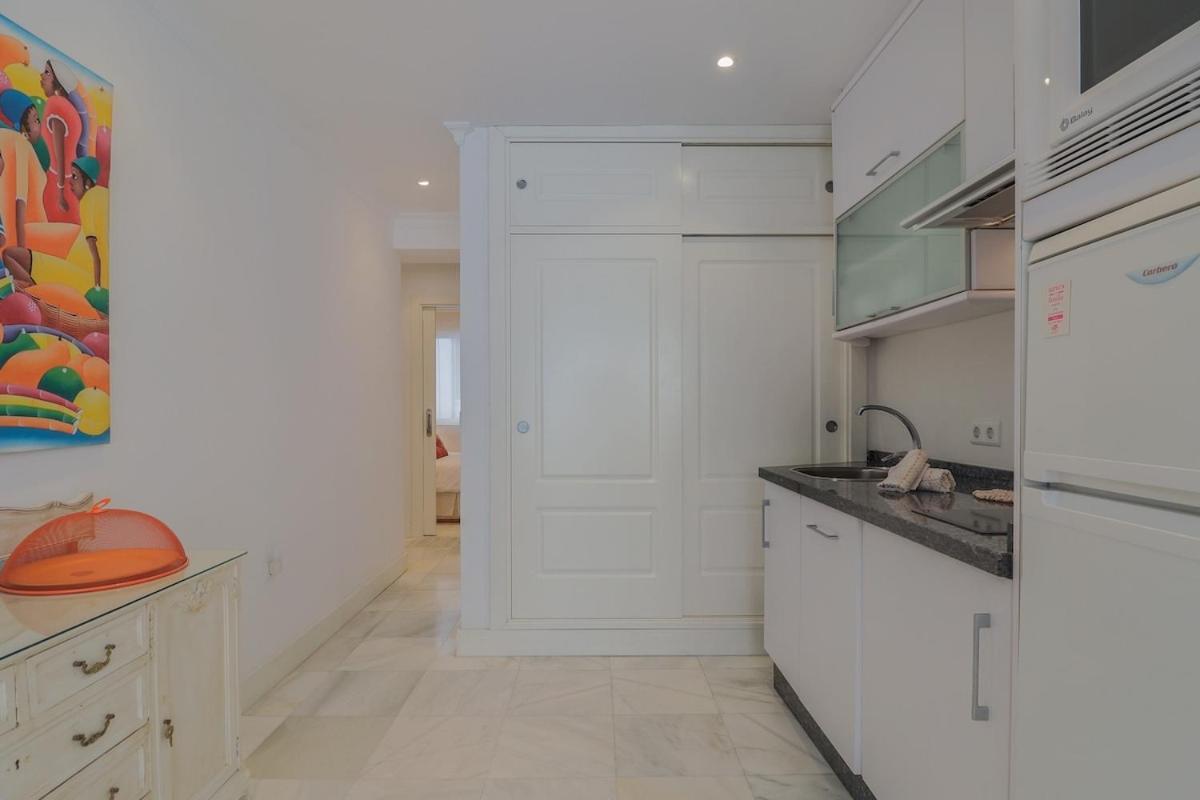 C1 - Seaside Malagueta Central Apartment マラガ エクステリア 写真
